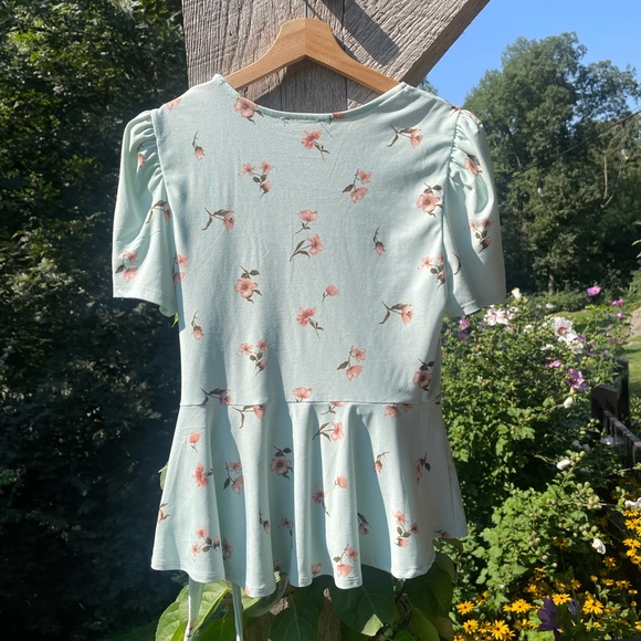 NWT Floral Blouse - Picture 2 of 6